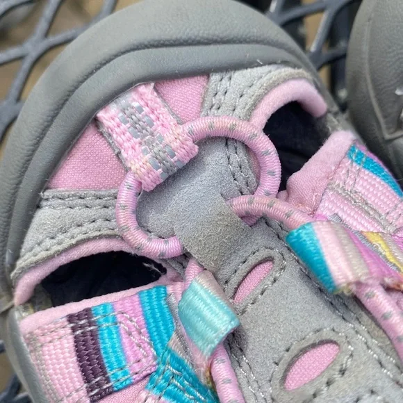 Preowned Keen Toddler girl Multicolor Striped Closed-Toe Sandals 8 US excellent - Picture 2 of 11